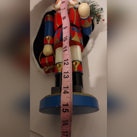 King Nutcracker With Cape Holding A Christmas Tree - Picture 10 of 16